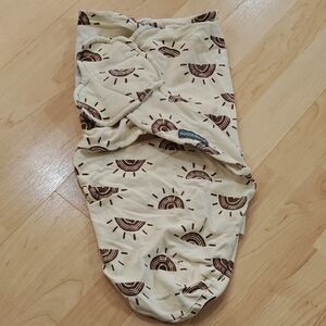 SwaddleMe Cream Cotton Swaddle With Sun Pattern